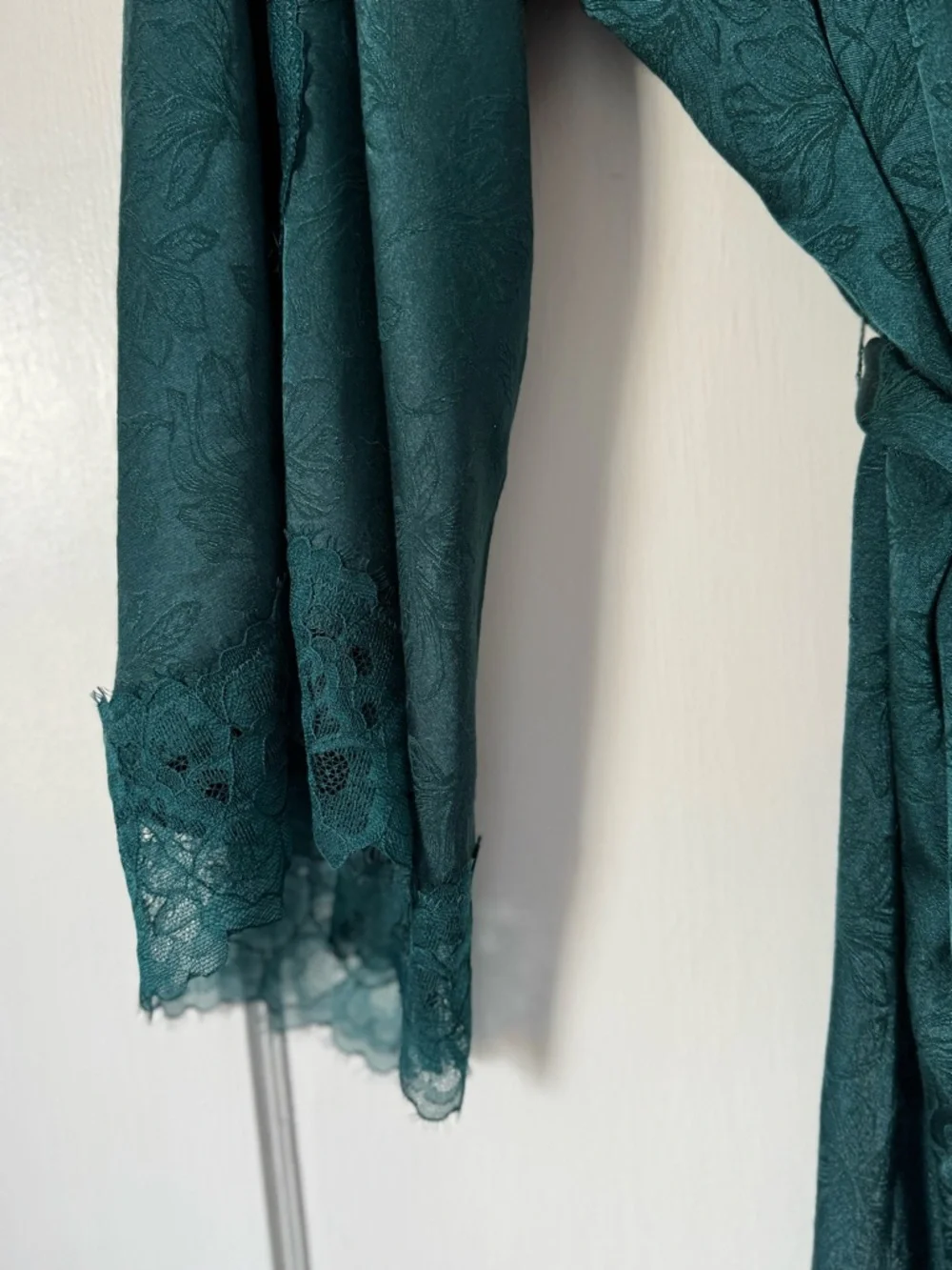 Victorias Secret Short Robe - Picture 3 of 8